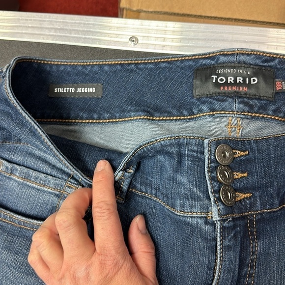 539.   Torrid size 18 R - Picture 2 of 8